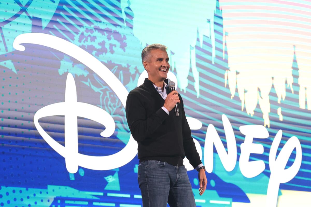 Disney îl numește CEO pe Josh D’Amaro, după demisia lui Bob Iger. Ce experiență are D’Amaro, considerat un veteran al companiei