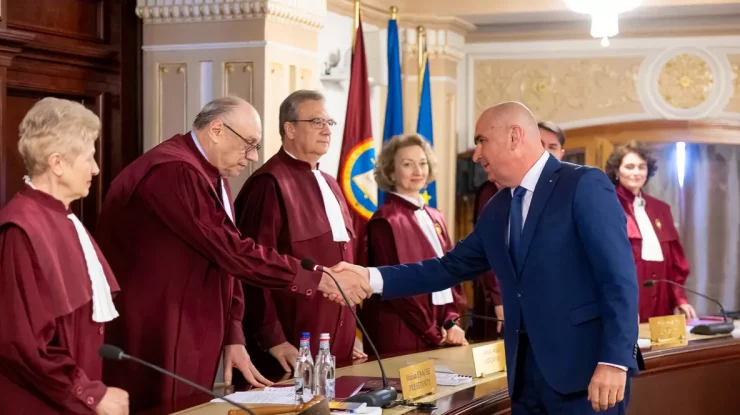 Silviu Predoiu: A spune că “CCR pierde banii României” este o deformare și o manipulare gravă a realității. Poate ne scrie domnul Bolojan o scrisoare să ne explice cum e cu procesul dintre România și Pfizer, unde riscăm să pierdem 579 milioane euro