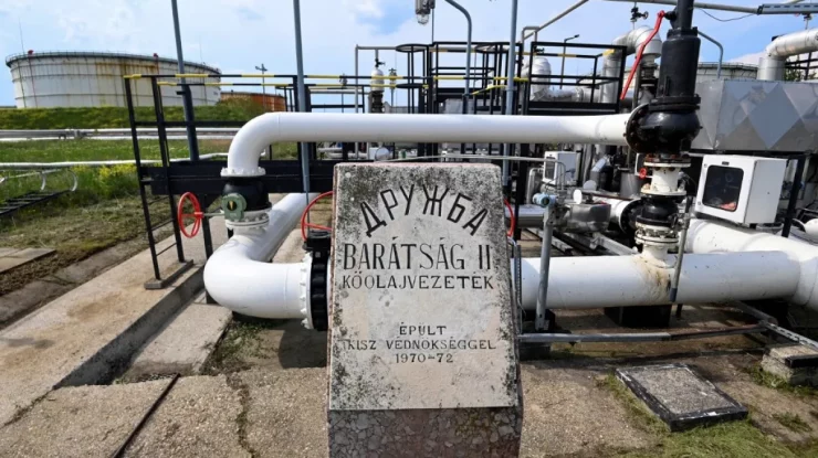 Ungaria și Slovacia taie livrările de motorină către Ucraina. Budapesta acuză Kievul de „șantaj politic” și „interferențe”