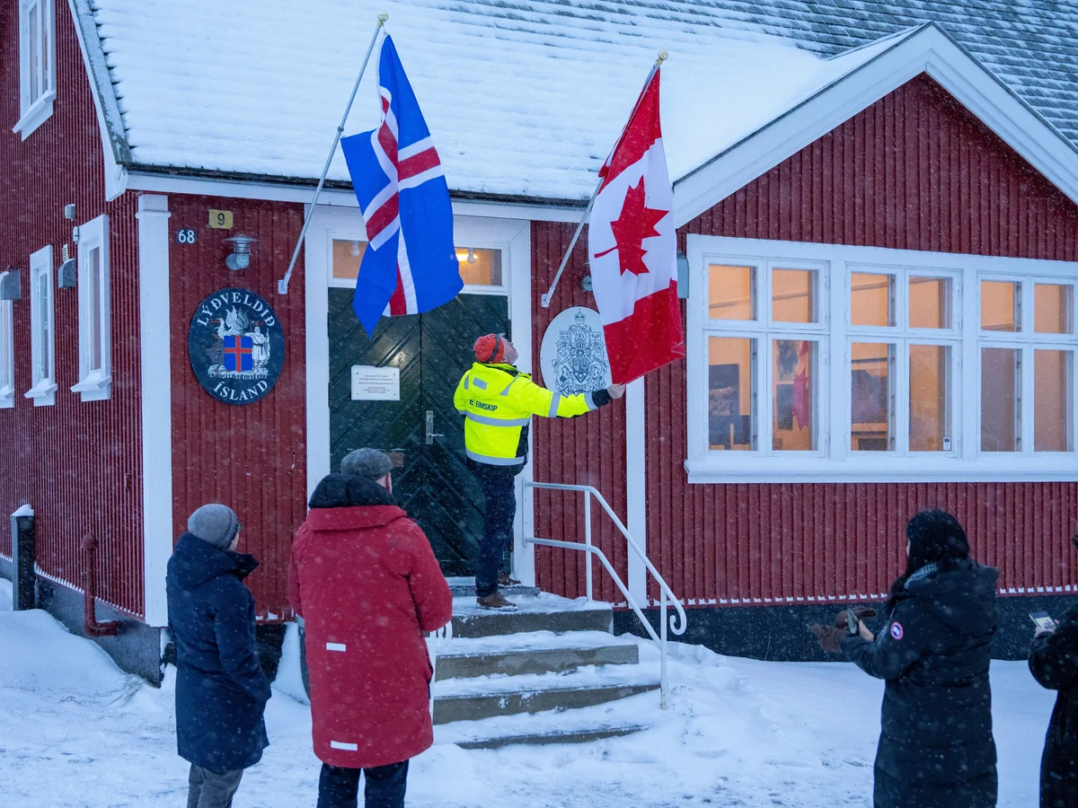Franța și Canada deschid azi consulate în Groenlanda pentru a susține suveranitatea