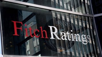 Agenţia Fitch decide să păstreze România pe ultima treaptă a ţărilor recomandate pentru investiţii. România îşi reconfirmă ratingul BBB-, însă cu perspectivă negativă