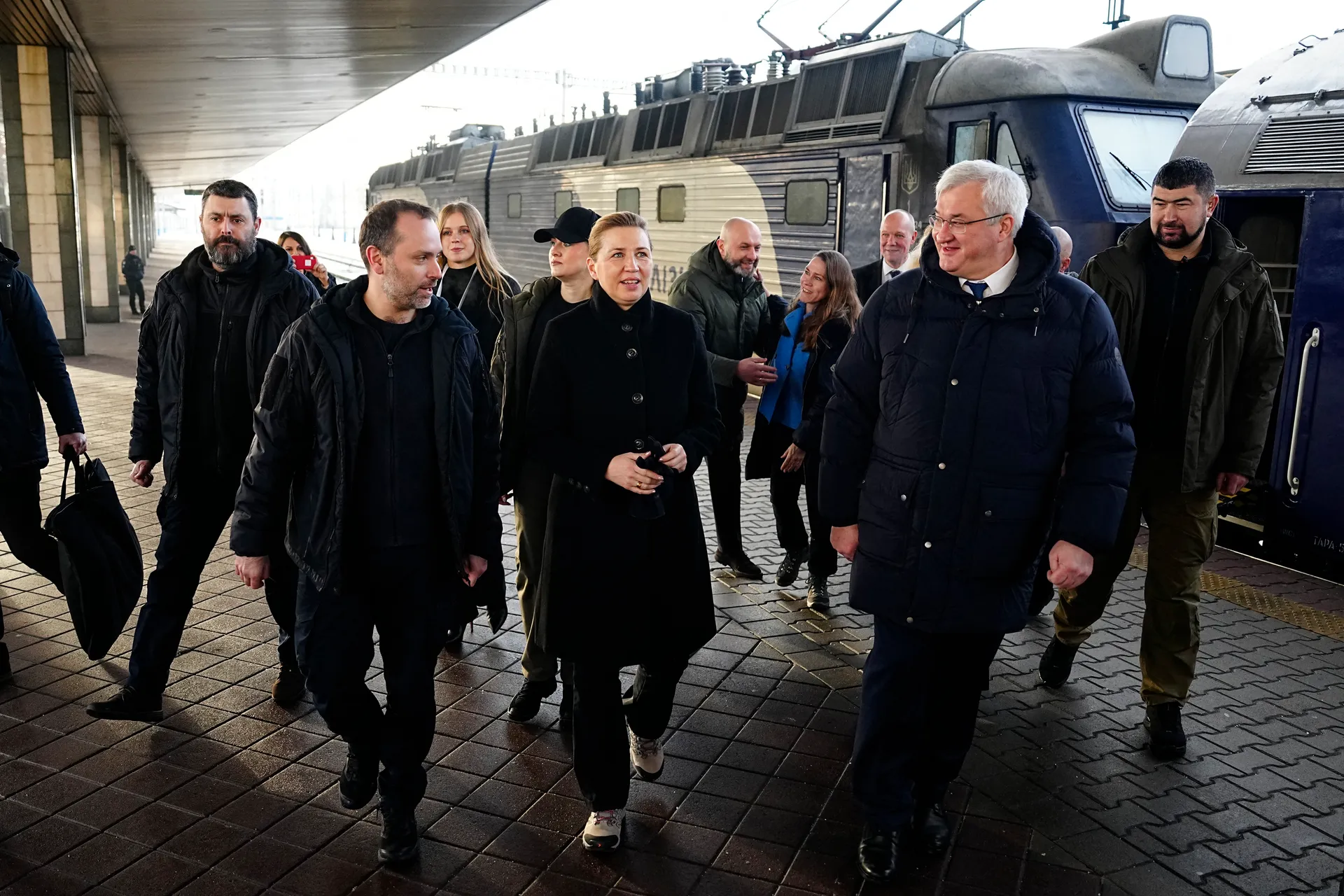 4 ani de război în Ucraina: Liderii europeni se află astăzi la Kiev. Emmanuel Macron: „Într-o zi, rușii vor înțelege enormitatea crimei comise în numele lor”