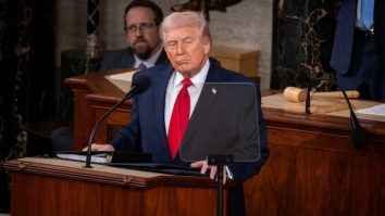 Trump a vorbit despre tensiunile cu Iranul, în discursul său din fața Congresului SUA: „Nu voi permite niciodată să dețină o armă nucleară. Iranul are acum arme care pot lovi Europa și dezvoltă arme care pot lovi America”