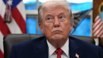 Donald Trump nu își cere scuze pentru videoclipul rasist distribuit pe contul său de socializare. Videoclipul îl înfățișa pe Barack și Michelle Obama, în corpuri de maimuțe