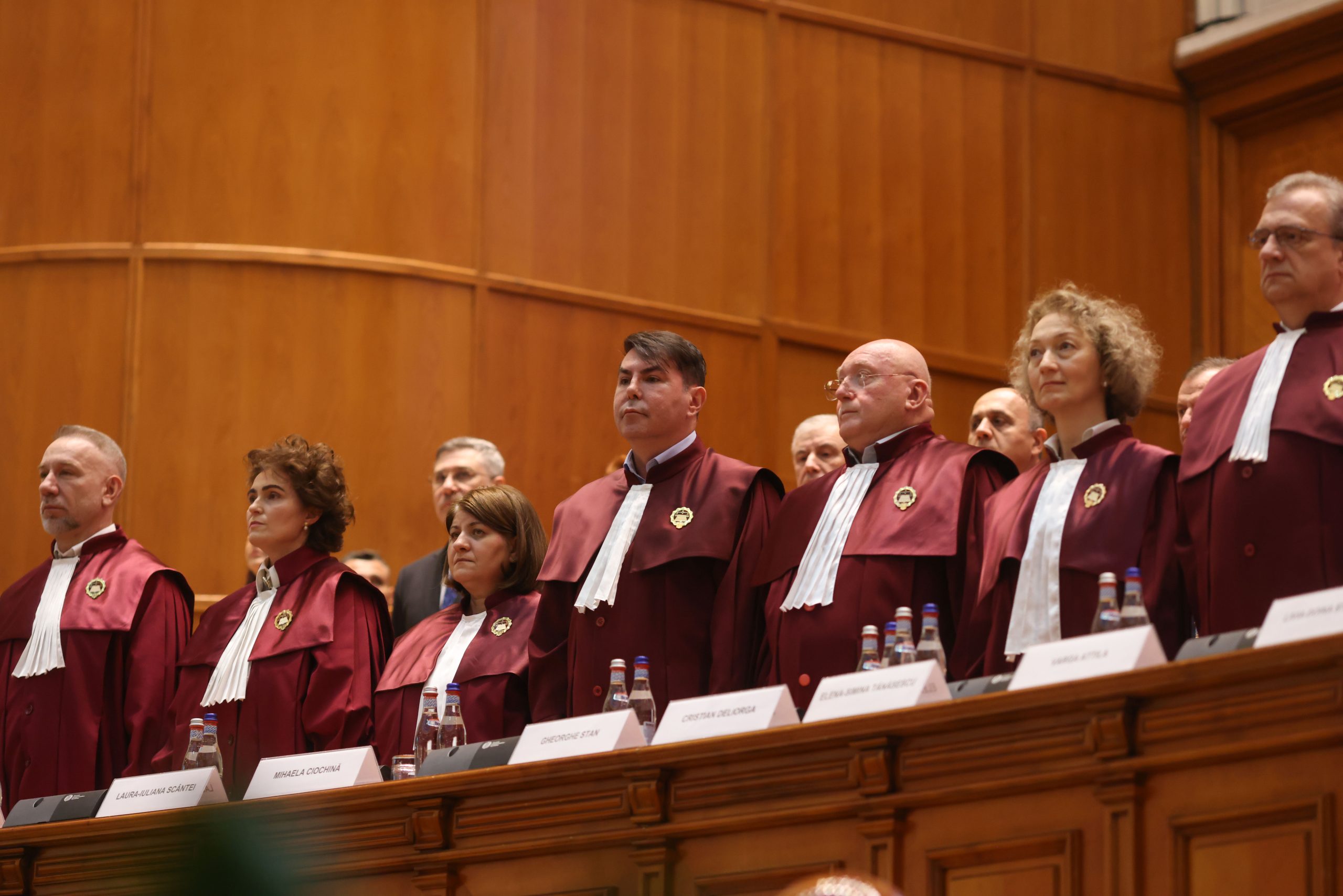 Bolojan a câștigat: Curtea Constituțională taie pensiile speciale. Toni Neacșu, fost judecător CSM: „O ipocrizie și din partea Guvernului, și din partea CCR. Judecătorii CCR nu sunt vizați de această Lege”