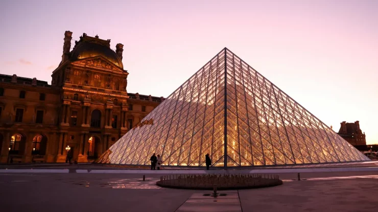 Muzeul Luvru are un nou Președinte. Emmanuel Macron îl numește pe Christophe Leribault la conducere, la mai puțin de o zi după demisia lui Laurence des Cars