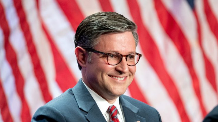 Președintele Camerei Reprezentanților, Mike Johnson, a declarat că republicanii au voturile necesare pentru a încheia blocajul parțial al Guvernului federal