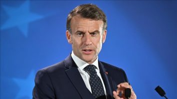 Președintele Macron cere analizarea impactului jocurilor video violente asupra copiilor