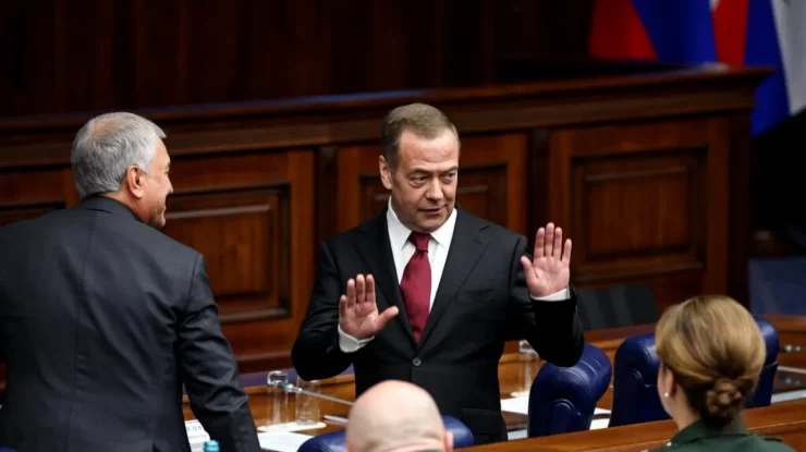 Dmitri Medvedev amenință Franța și Marea Britanie cu arme nucleare. Moscova acuză Parisul și Londra că ar pregăti furnizarea de tehnologie nucleară Kievului