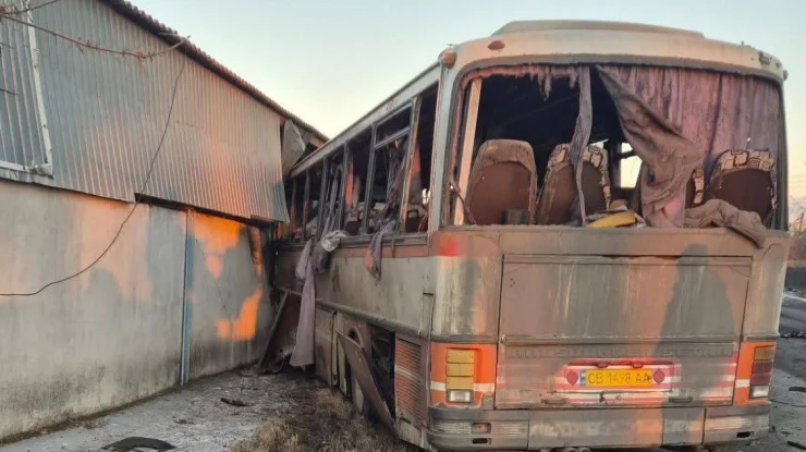 O dronă rusească a lovit un autobuz cu mineri în regiunea Dnipropetrovsk. 12 persoane au murit, iar 16 au fost rănite