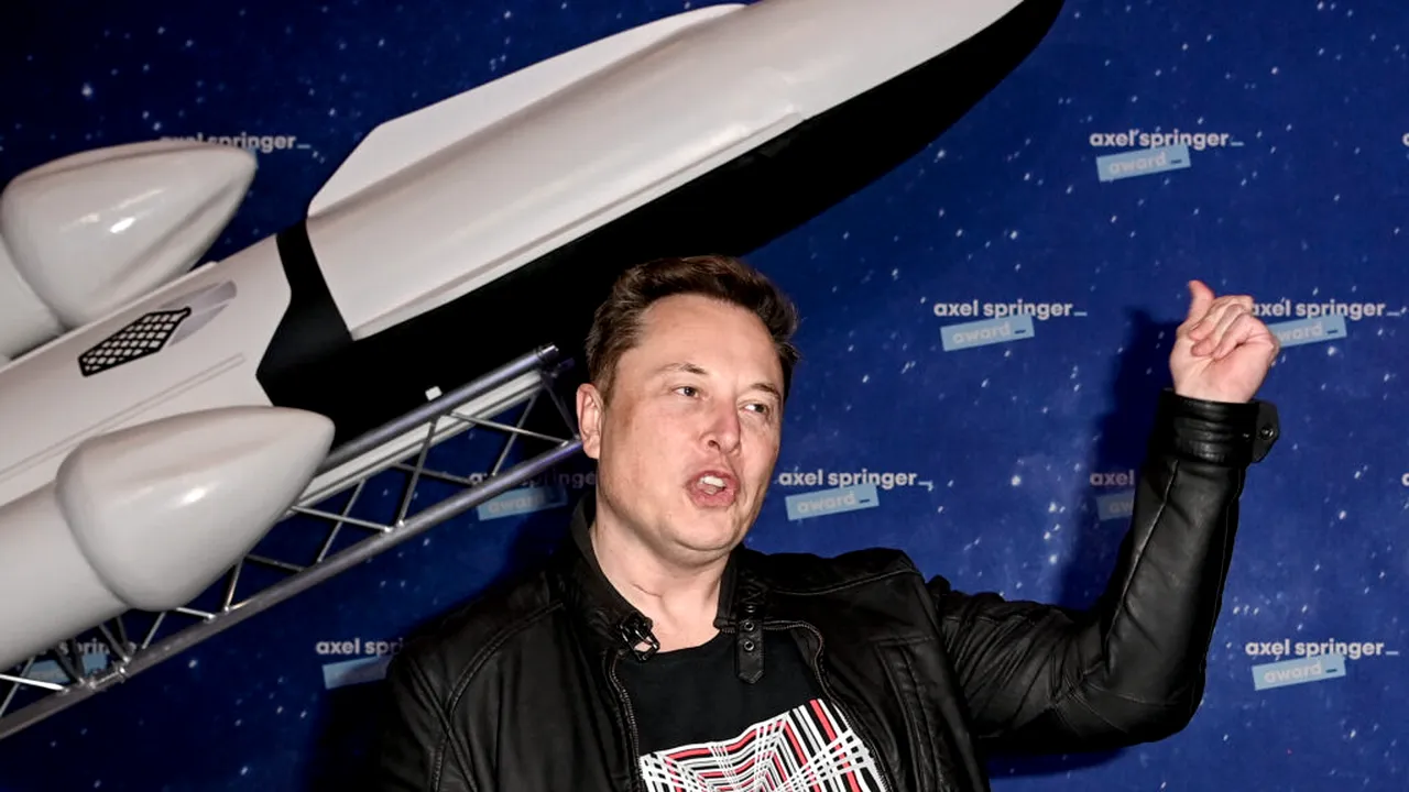 Elon Musk a anunțat că SpaceX vizează construirea unui „oraș cu creștere autonomă” pe Lună