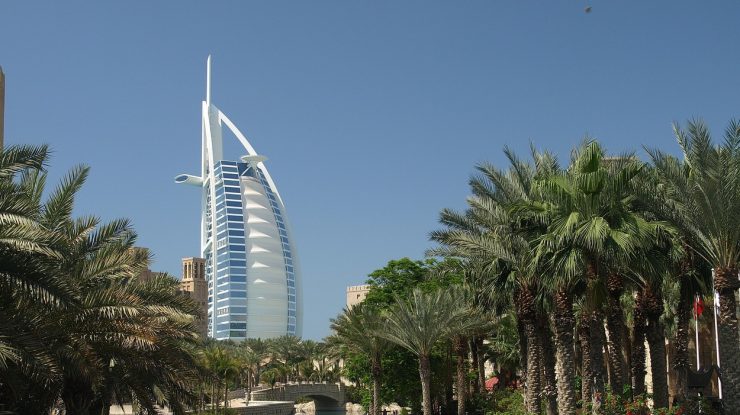 Burj Khalifa, evacuat după explozii la Dubai.  Autorităţile suspendă zborurile pe fondul atacurilor Iranului