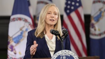 Democrații au răspuns dur discursului Președintelui Trump despre Starea Uniunii. Guvernatoarea Abigail Spanberger: „Trump, ca de obicei, a mințit, a căutat țapi ispășitori și a oferit doar distrageri în loc de soluții reale”