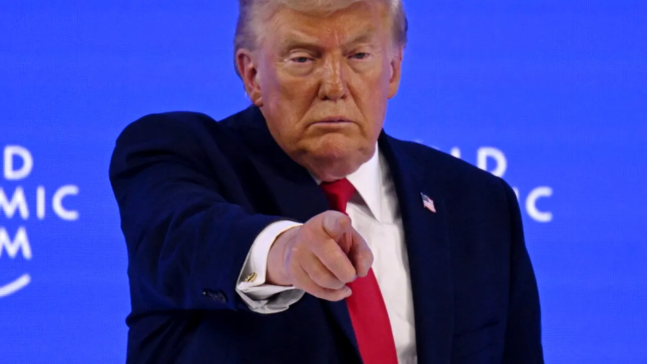 Trump deschide ușa unui acord petrolier cu China, dar amenință Canada cu tarife dure dacă se va apropia de Beijing