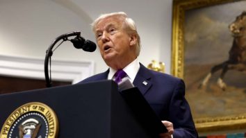 Trump dă din nou vina pe Ucraina pentru stagnarea negocierilor: „Rusia vrea să ajungă la un acord de pace. Zelenski trebuie să se miște”