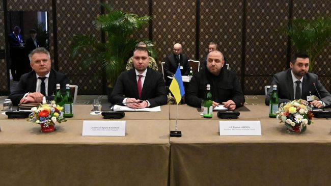 Discuțiile bilaterale dintre SUA și Ucraina de la Geneva s-au încheiat, anunță Rustem Umerov, negociatorul-șef ucrainean. Se pregătește următoarea rundă de negocieri trilaterale cu Rusia. Trump i-a spus lui Zelenski că vrea ca războiul să se încheie „cât mai curând posibil”