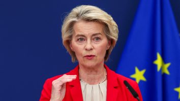 Ursula von der Leyen anunță un blocaj total pentru exporturile maritime de petrol rusesc: „Acesta e singurul limbaj pe care Rusia îl înțelege”