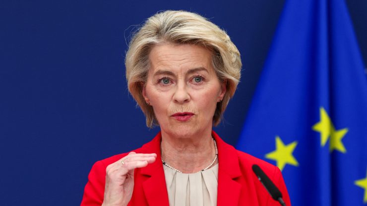 Ursula von der Leyen anunță un blocaj total pentru exporturile maritime de petrol rusesc: „Acesta e singurul limbaj pe care Rusia îl înțelege”