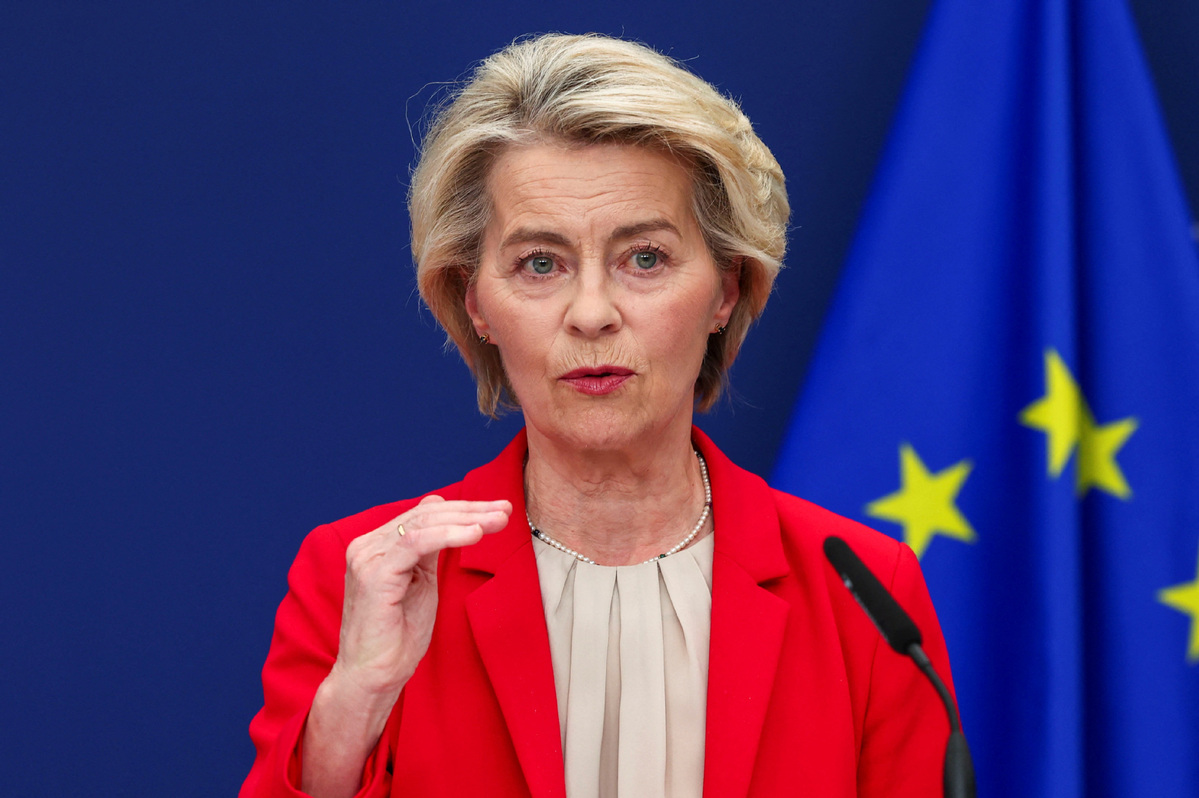 Ursula von der Leyen anunță un blocaj total pentru exporturile maritime de petrol rusesc: „Acesta e singurul limbaj pe care Rusia îl înțelege”