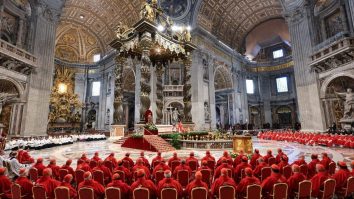 Vaticanul combină credința cu Inteligența Artificială: Liturghia va fi tradusă live în 60 de limbi prin intermediul A.I.