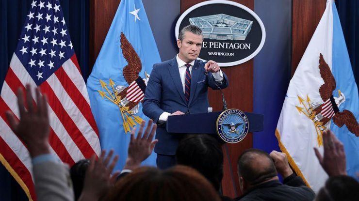 Pete Hegseth și Dan Caine susțin o conferință de presă la Pentagon despre operațiunea Epic Fury: „SUA și Israel au atacat peste 15.000 de ținte în Iran / Trump va decide ritmul și intensitatea acestui conflict”