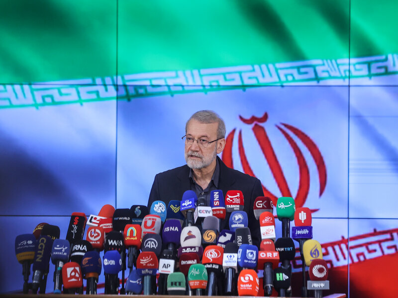 Astăzi are loc înmormântarea lui Ali Larijani, asasinat luni de SUA-Israel. Era considerat „liderul de facto” al Iranului și mâna dreaptă a Liderului Suprem