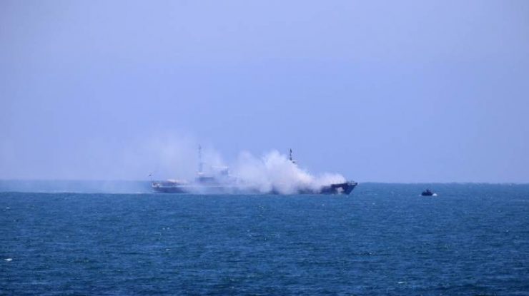 Trei nave cargo au fost lovite astăzi de proiectile necunoscute în apropierea Strâmtorii Hormuz. De la începutul conflictului dintre SUA, Israel și Iran, cel puțin 14 nave au fost atacate