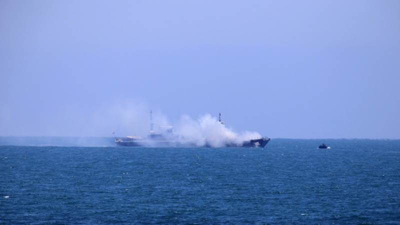 Trei nave cargo au fost lovite astăzi de proiectile necunoscute în apropierea Strâmtorii Hormuz. De la începutul conflictului dintre SUA, Israel și Iran, cel puțin 14 nave au fost atacate