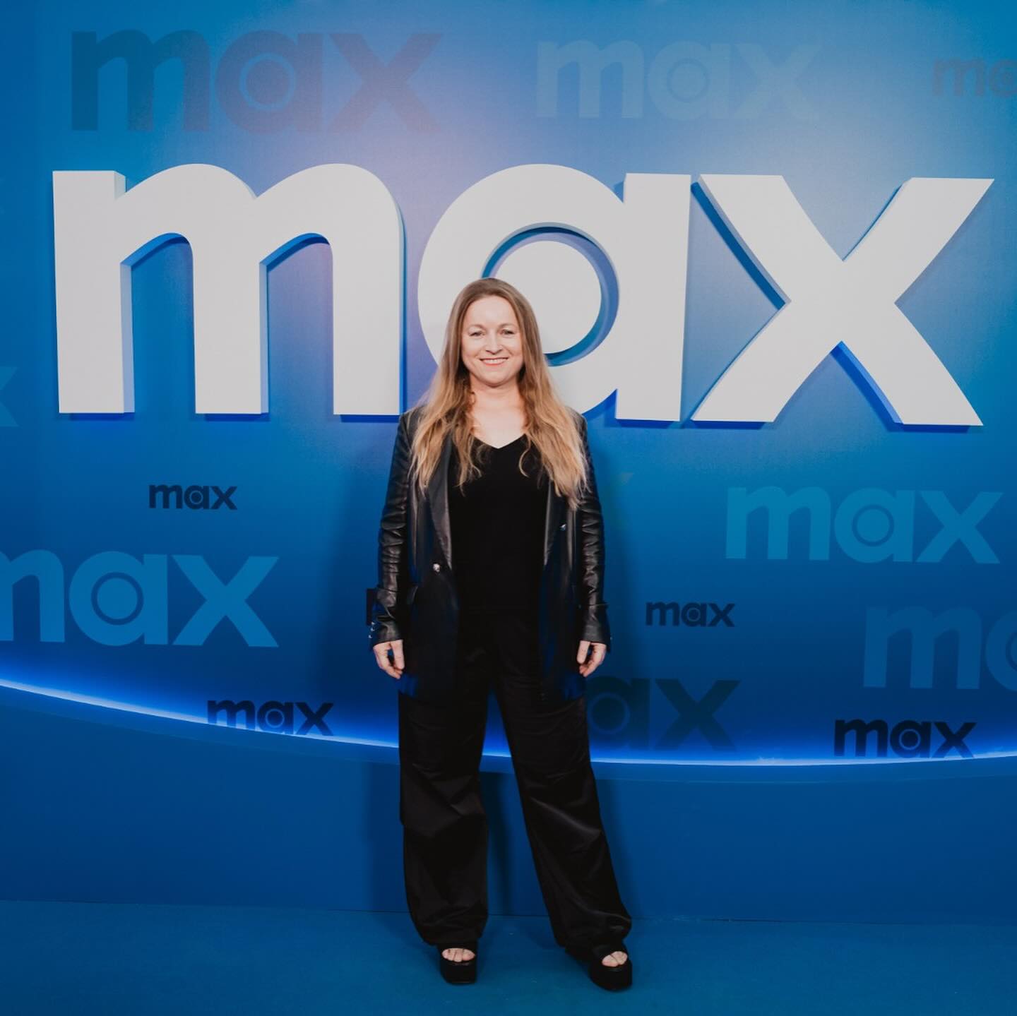 Actrița româncă Bianca Kovacs face stand-up comedy pe scenele din Spania: „Am show-uri prin toată Spania. Cred că publicul se bucură atunci când suntem sincere”