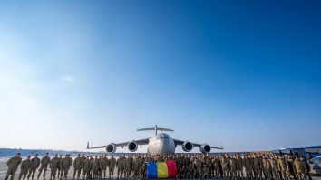 Militarii români din Irak au revenit în ţară. Forţele NATO au fost retrase din Irak pe fondul situaţiei de securitate din regiune