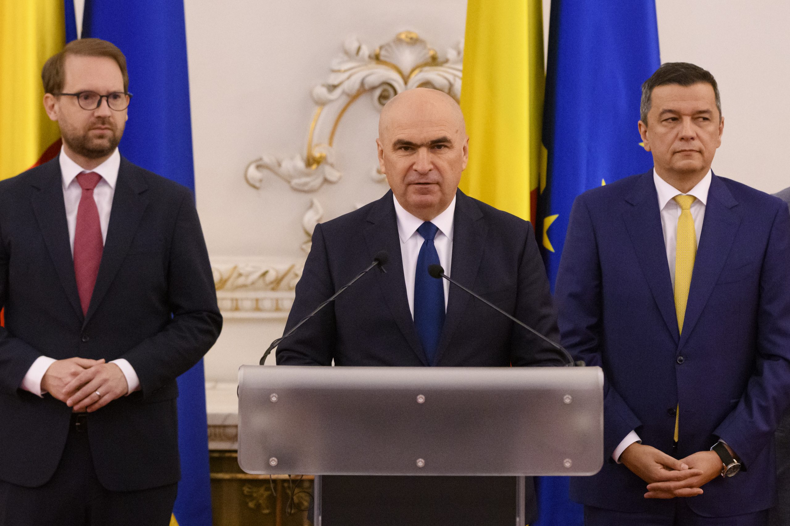 Bugetul pe 2026 provoacă din nou tensiuni în coaliție. PSD spune că nu va vota un buget fără Pachetul de Solidaritate. PNL: PSD să nu transforme dezbaterea într-un exercițiu politic. O delegație OCDE a venit la București