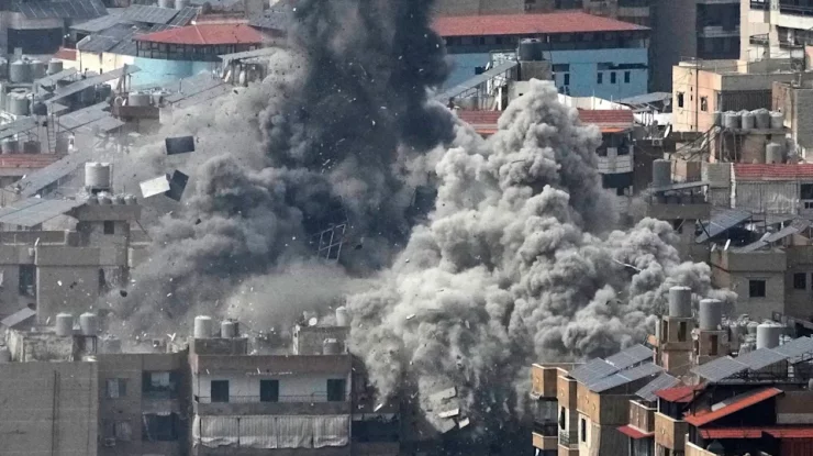 Israel spune că a lansat „un val amplu de atacuri” împotriva Hezbollah în Beirut