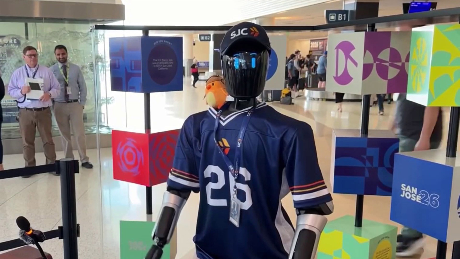 Aeroportul din San José testează un robot umanoid pentru pasageri. José îi salută pe călători și răspunde la întrebări în mai multe limbi