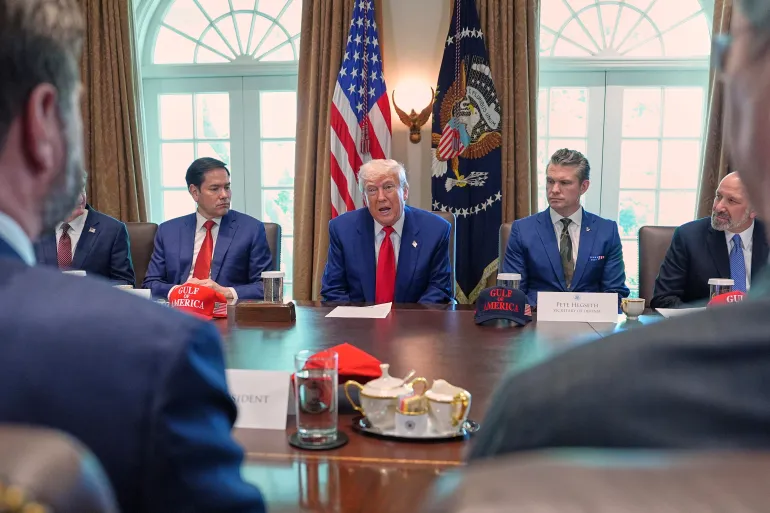 Trump ține prima ședință de Cabinet de la începerea războiului din Iran: „Iranienii mă imploră să facem un acord de pace, nu eu. E ultima lor șansă”