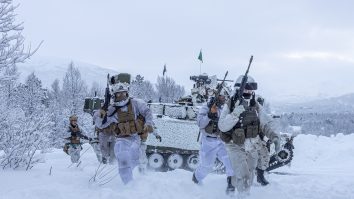 NATO începe astăzi exerciții militare în Cercul Arctic. Cold Response aduce 25.000 de militari în Norvegia și Finlanda și pregătește civilii pentru un posibil conflict militar cu Rusia