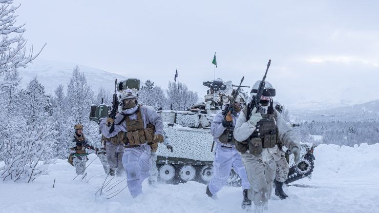 NATO începe astăzi exerciții militare în Cercul Arctic. Cold Response aduce 25.000 de militari în Norvegia și Finlanda și pregătește civilii pentru un posibil conflict militar cu Rusia