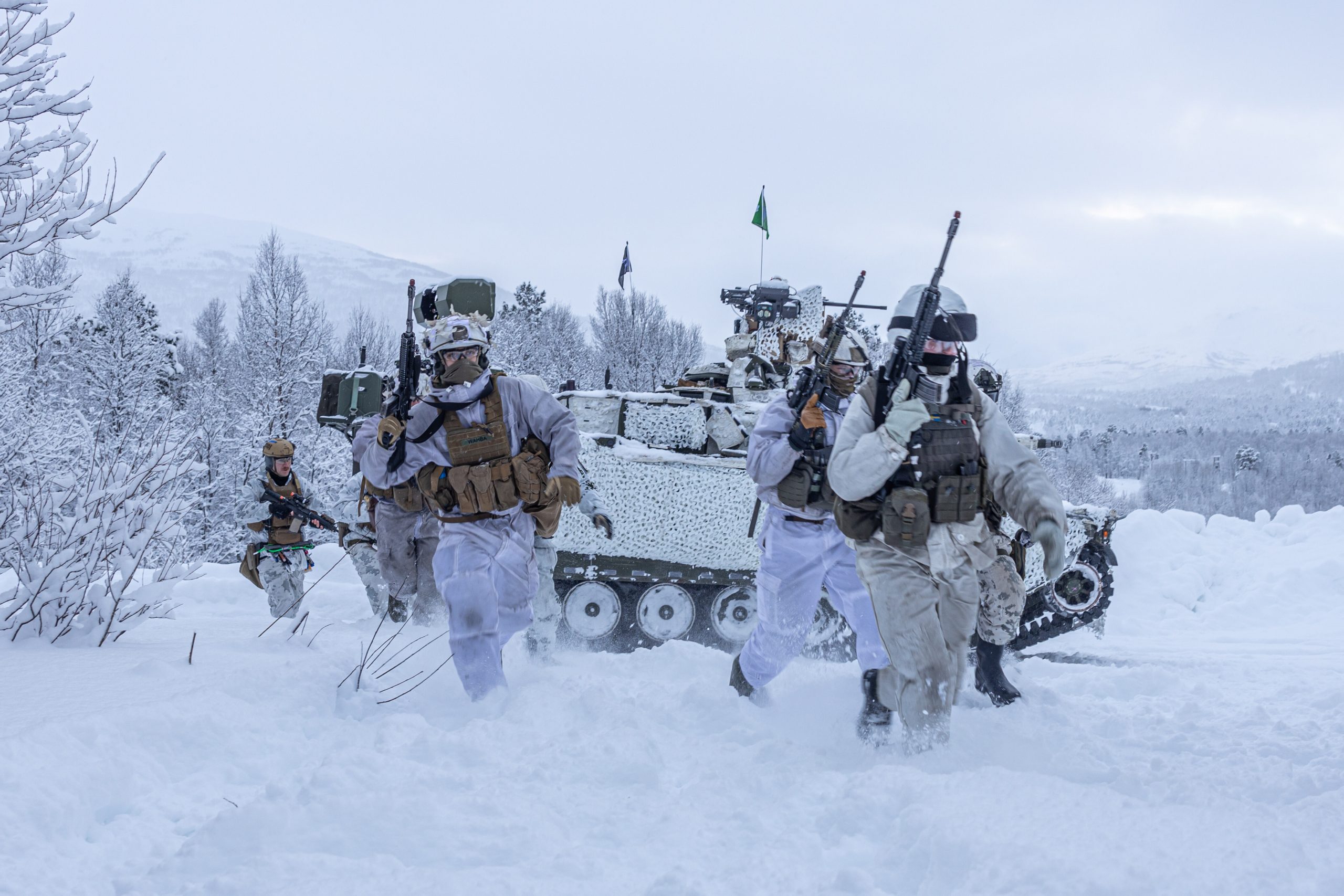 NATO începe astăzi exerciții militare în Cercul Arctic. Cold Response aduce 25.000 de militari în Norvegia și Finlanda și pregătește civilii pentru un posibil conflict militar cu Rusia