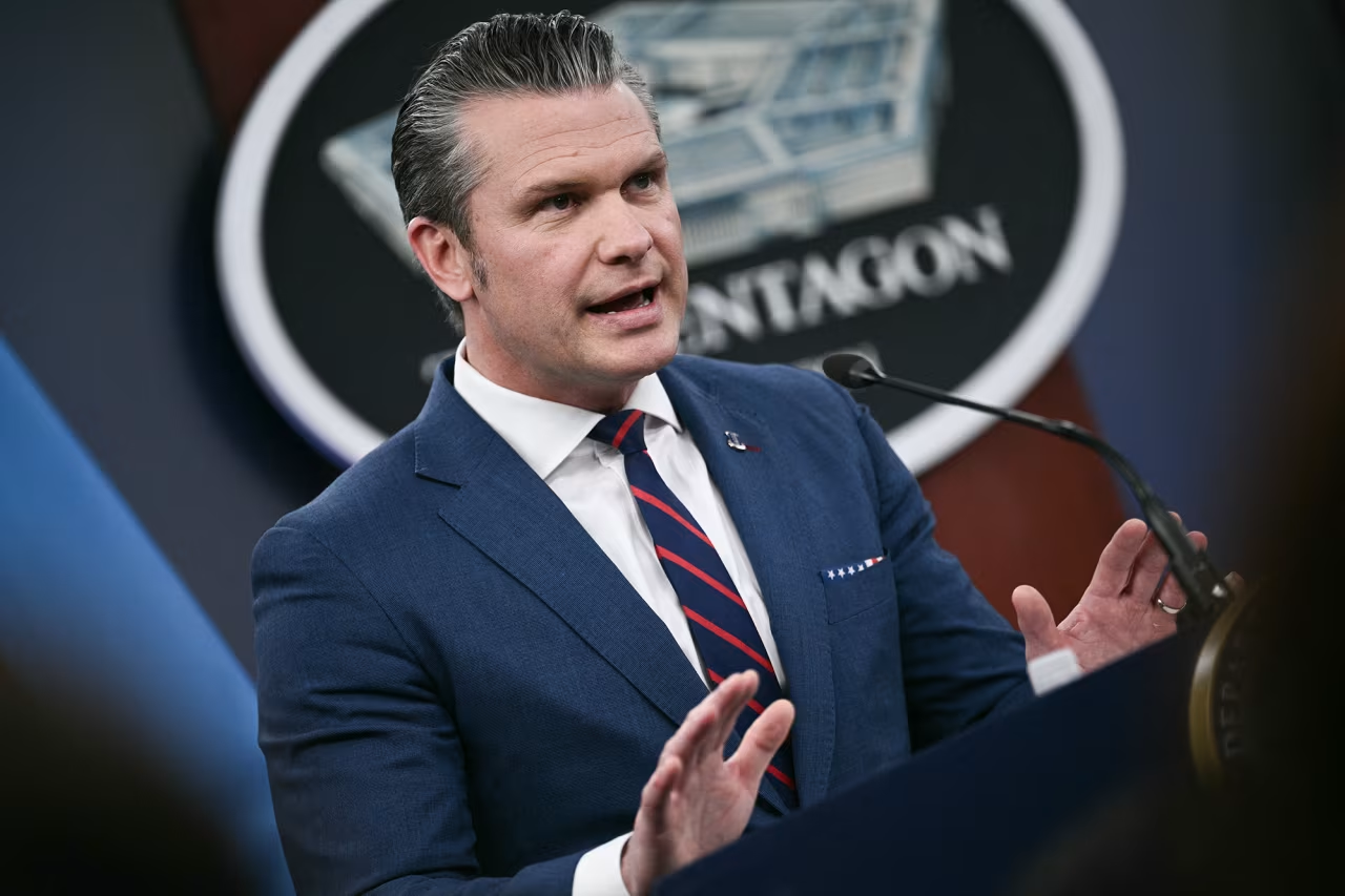 Secretarul american de Război, Pete Hegseth și Generalul Dan Caine țin prima conferință de presă la Pentagon despre Operațiunea Epic Fury, lansată de SUA-Israel împotriva Iranului: „Nu noi am început acest război, dar sub Președintele Trump, îl vom termina”