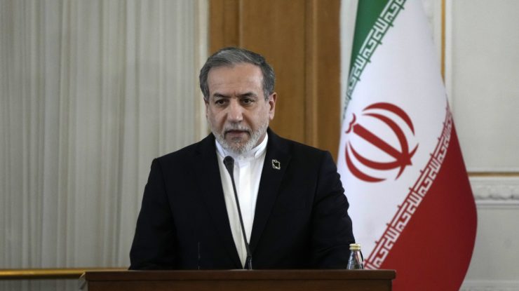 Iranul neagă începerea negocierilor cu SUA pentru încheierea războiului: „Trump a dat înapoi de frică. Minte de fiecare dată când se deschid bursele, pentru a stabiliza prețul la petrol. Nu există discuții între Teheran și Washington”