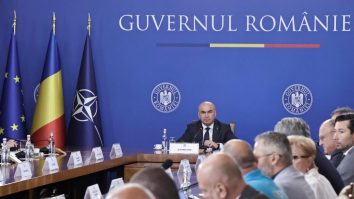 Coaliția de guvernare analizează reducerea accizei la carburanți și prelungește plafonarea adaosului la alimentele de bază