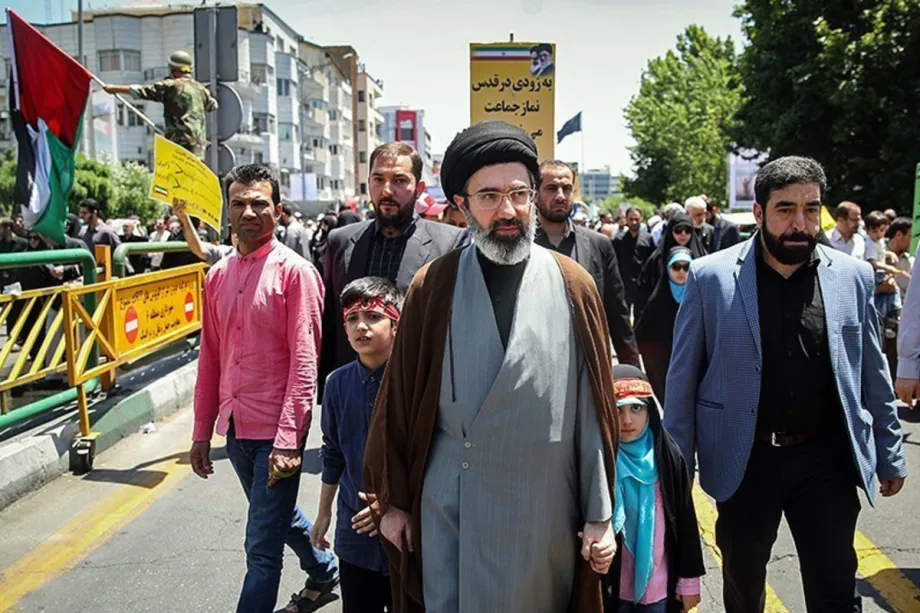 Noul Lider Suprem al Iranului, Mojtaba Khamenei, este „rănit și desfigurat”, confirmă Șeful Pentagonului. Statele Unite și Israelul vor lansa astăzi „cel mai mare volum de atacuri” asupra Iranului