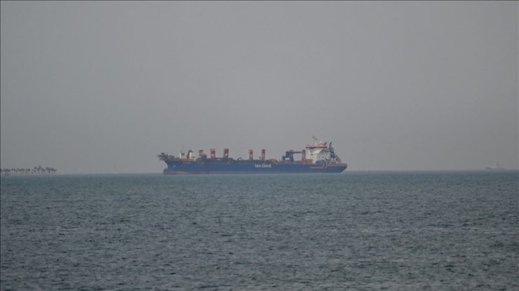 SUA intensifică ofensiva în Strâmtoarea Ormuz: Avioane A-10 şi elicoptere Apache distrug ţinte navale iraniene. Petrolul sare peste 100 de dolari/baril