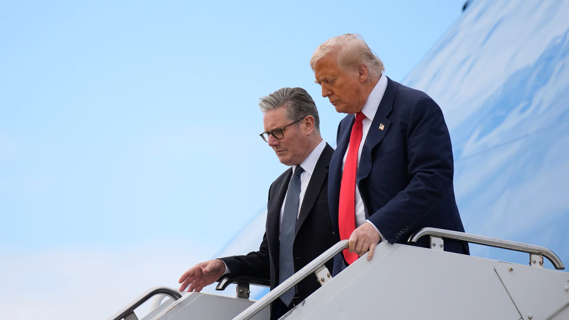 Marea Britanie permite Statelor Unite să utilizeze bazele militare britanice în operațiunile împotriva Iranului din Strâmtoarea Ormuz. Decizia vine la câteva ore după ce Trump a criticat din nou NATO