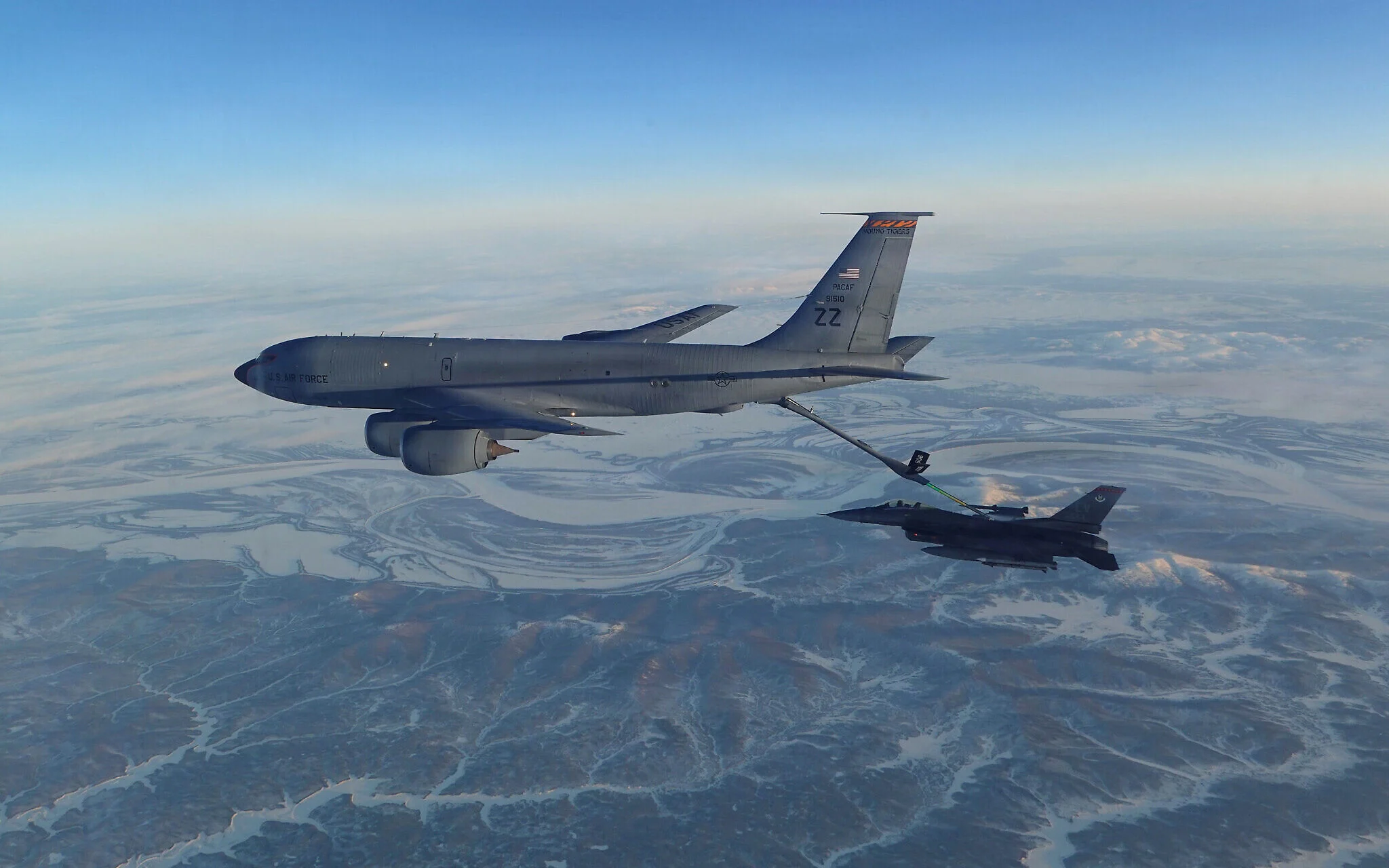 CENTCOM SUA anunță că toți cei șase membri ai echipajului au murit după ce avionul militar american KC-135 s-a prăbușit în Irak. Numărul soldaților americani morți în Orientul Mijlociu crește