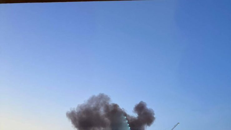 Dubai emite alerte de urgență după explozii și amenințări cu rachete din partea Iranului. Mai multe clădiri și aeroporturi au fost afectate, iar companiile aeriene au suspendat zborurile