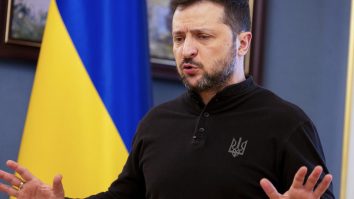 Zelenski avertizează că Ucraina ar putea rămâne fără armament: „Trump se concentrează pe războiul Iran, iar Putin profită”. Negocierile de pace trilaterale sunt blocate