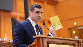 AUR prezintă 10 proiecte majore pentru reformarea și redresarea economică a României pe care le va vota „indiferent de cine le propune”, pentru a „ieși din situația actuală creată de Guvernul PSD-PNL-USR-UDMR”