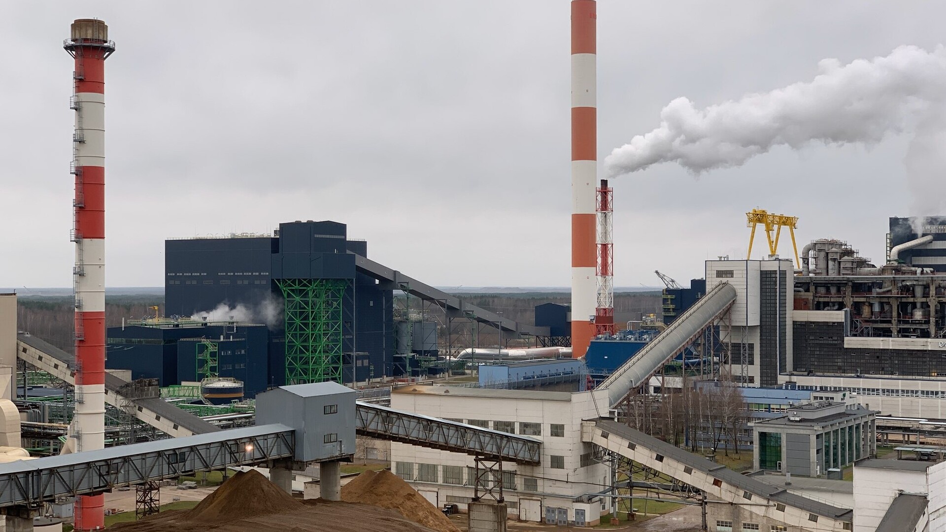 Mai multe drone au pătruns din Rusia în spațiul aerian al Estoniei și Letoniei. Una dintre drone a lovit coșul de fum al centralei electrice din Auvere, Estonia