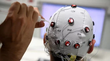 China autorizează, în premieră, primul implant cerebral pentru pacienții cu paralizie severă. Dispozitivul este dezvoltat de Neuracle Medical Technology