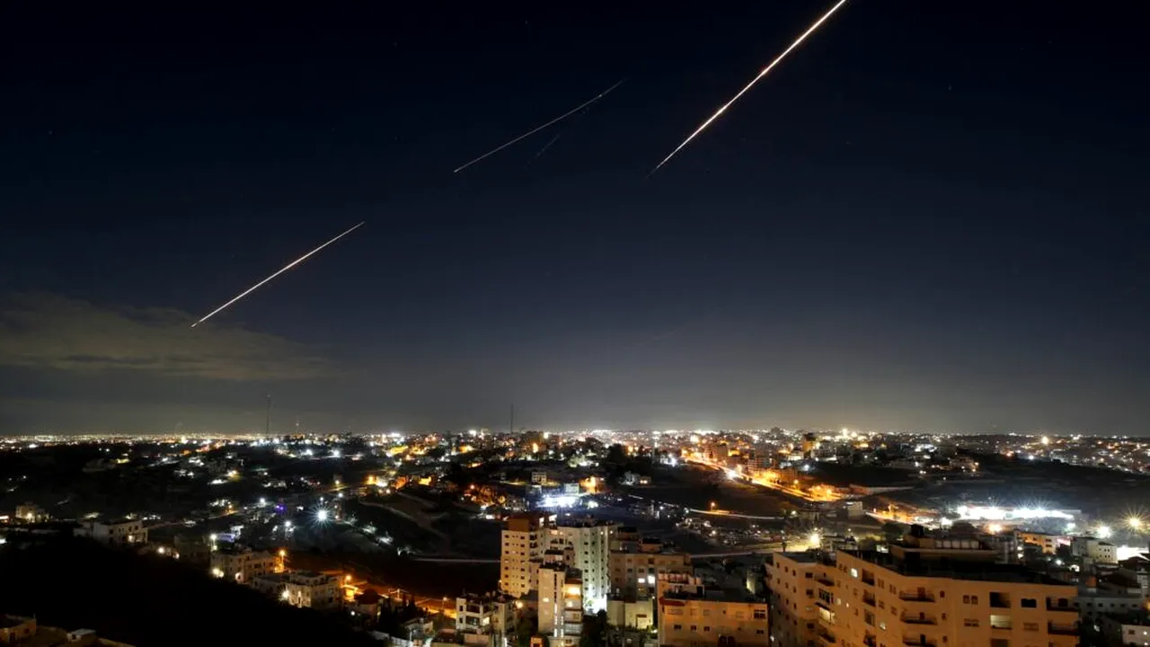 Alertă de atacuri aeriene în Emiratele Arabe Unite. O dronă iraniană a fost interceptată în regiunea centrală